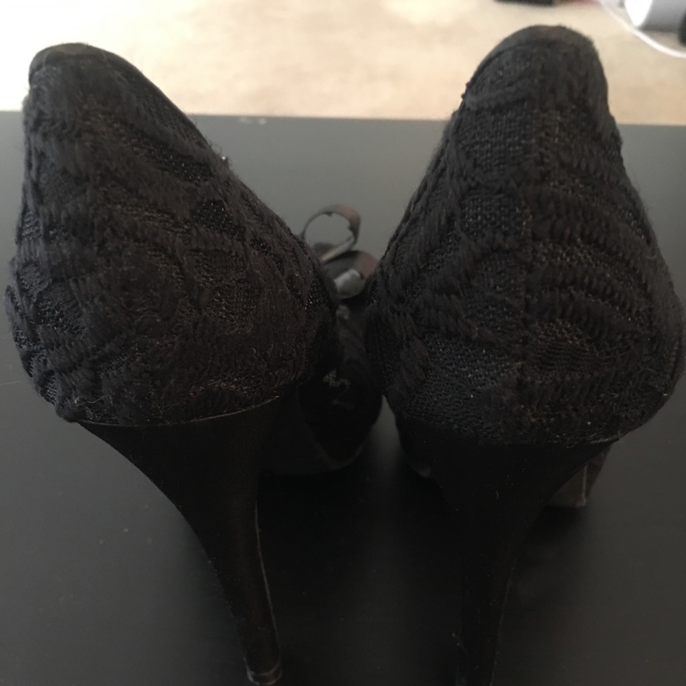 Chinese laundry black lace bow peep toe shoes US 6 - Picture 2 of 4
